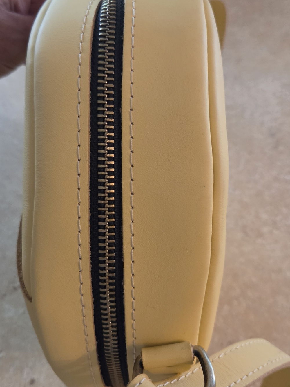 Portland Leather Goods Large Circle Crossbody Buttercream EUC - Picture 3 of 13